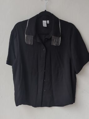 Men's Black Short-Sleeve Button-Down Shirt with Beaded Collar